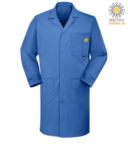 Antistatisches ESD-Shirt mit zwei Seitentaschen und einer Brusttasche, Knopfverschlüsse und verstellbare Manschetten mit Klettverschluss, zertifiziert nach EN 1149-5, EN 61340-5-1:2007, Farbe medizinisches Hellblau. POAS10.AM